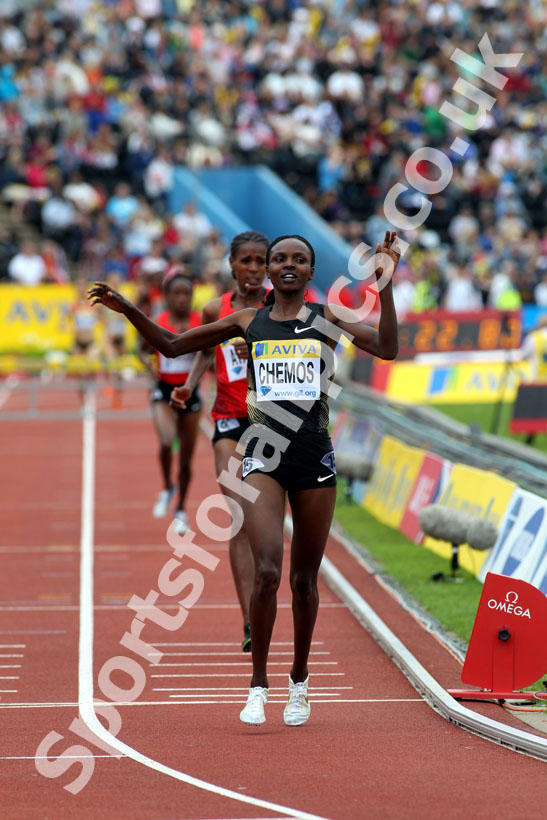 Milcah Chemos wins the 3000 metres steeplechase, 2011 Aviva London Grand Prix